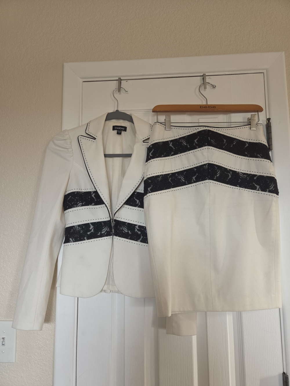Bebe Women's White & Black Lace Trim Business Suit Blazer 0 and Skirt 4 Set